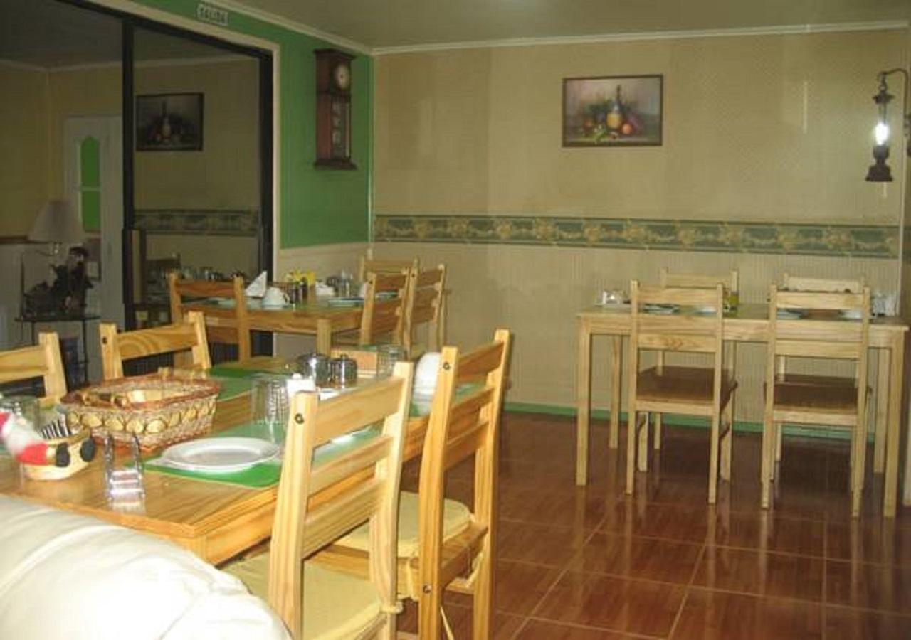 Hostal South Wind I Puerto Natales Exterior photo